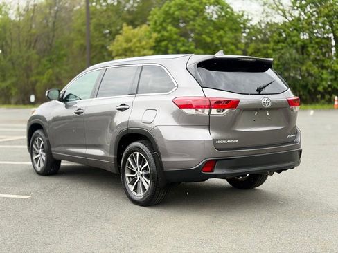 Used 2018 Toyota Highlander XLE AWD/4WD image 4