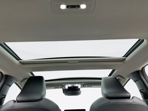 Used 2025 Toyota Prius Plug-In Hybrid FWD image 19