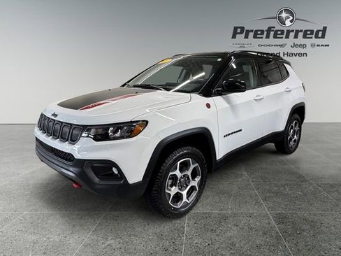 Used 2022 Jeep Compass Trailhawk w/ Trailhawk Convenience Group AWD/4WD image 10