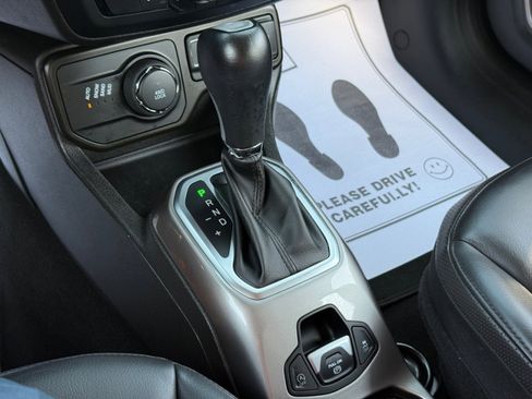 Used 2021 Jeep Renegade Limited image 23