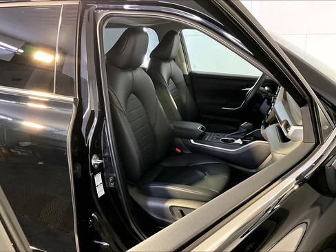 Used 2022 Toyota Highlander XLE AWD/4WD image 8