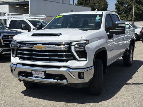 Used 2024 Chevrolet Silverado 2500 LTZ AWD/4WD image 3