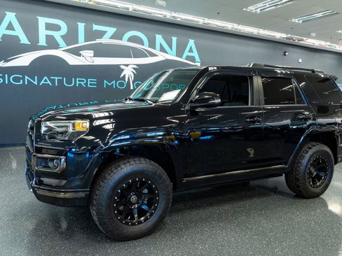 Used 2019 Toyota 4Runner Limited image 1