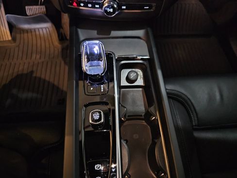 Certified 2025 Volvo XC60 B5 Ultra AWD/4WD image 25