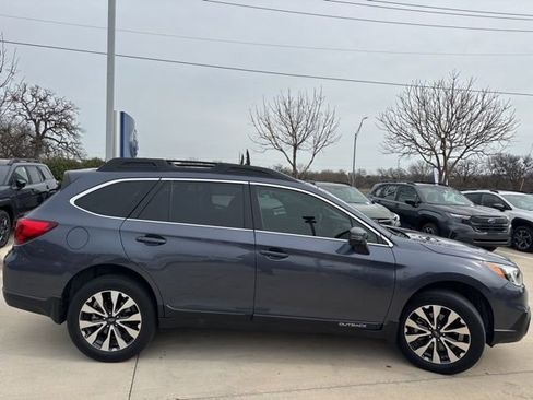 Used 2016 Subaru Outback 2.5i Limited image 2