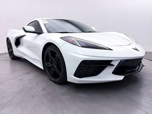 Used 2021 Chevrolet Corvette Stingray Coupe w/ Engine Appearance Package RWD image 11