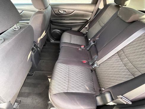 Used 2020 Nissan Rogue SV w/ Premium Package FWD image 22