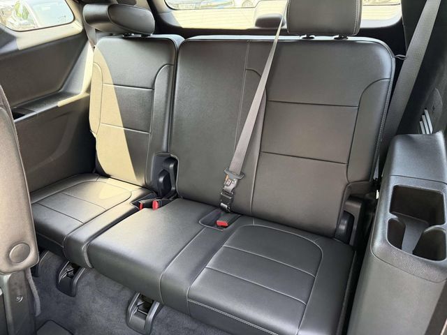 Used 2023 Chevrolet Traverse LT w/ LT Premium Package AWD/4WD image 14