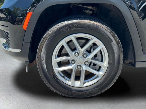 Used 2025 Jeep Grand Cherokee L Laredo RWD image 9