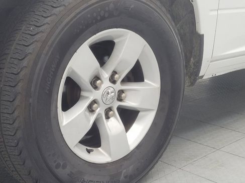 Used 2019 RAM 1500 Classic SLT RWD image 31