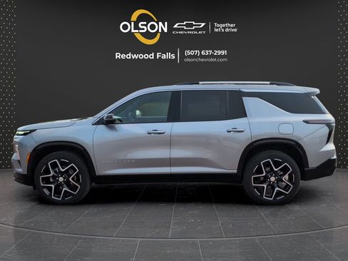 Used 2026 Chevrolet Traverse High Country w/ LPO, Floor Liner Package AWD/4WD image 2