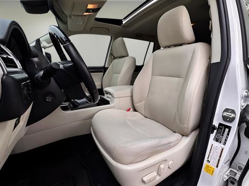 Used 2022 Lexus GX 460 Premium w/ Premium Package image 9