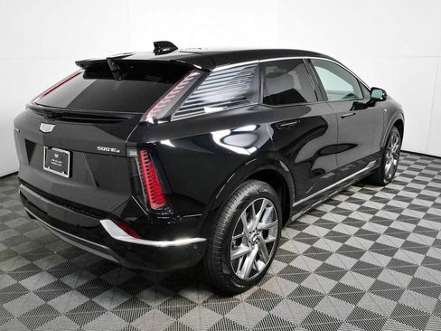 Certified 2025 Cadillac Optiq Luxury 1 AWD/4WD image 3