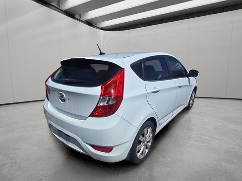 Used 2012 Hyundai Accent SE FWD image 9