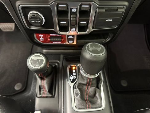 Used 2023 Jeep Wrangler Unlimited Rubicon w/ LED Lighting Group AWD/4WD image 28