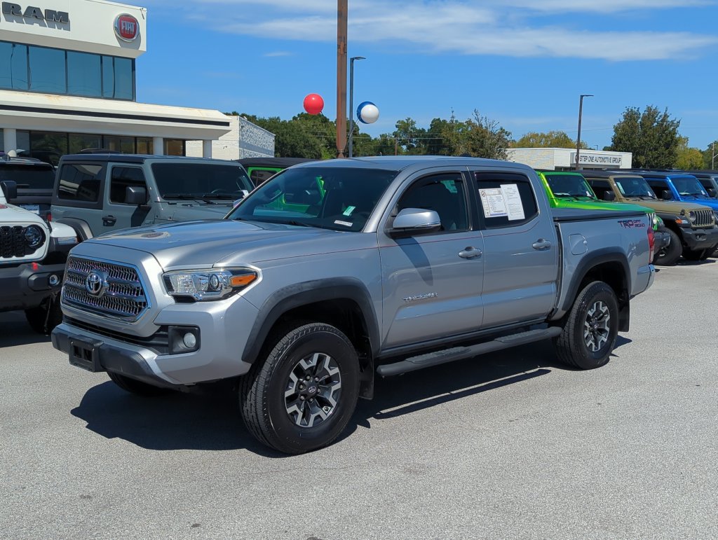 Used 2017 Toyota Tacoma TRD Off-Road w/ Tow Package RWD image 1