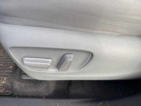 Used 2024 Toyota Highlander LE image 10