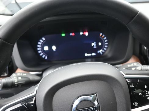 Used 2024 Volvo XC60 B5 Plus AWD/4WD image 12