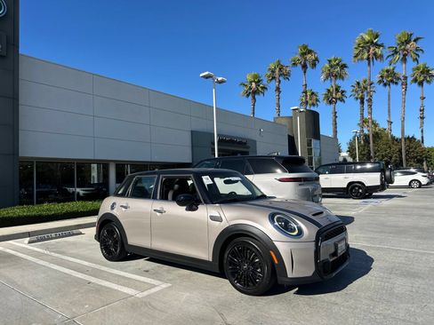 Used 2023 MINI Cooper S FWD image 2