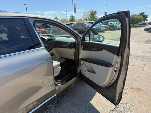 Used 2016 Lincoln MKX Reserve w/ Climate Package AWD/4WD image 26