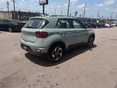 Used 2025 Hyundai Venue SEL FWD image 6