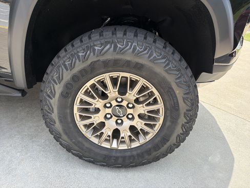 New 2026 Chevrolet Colorado ZR2 w/ Technology Package AWD/4WD image 12
