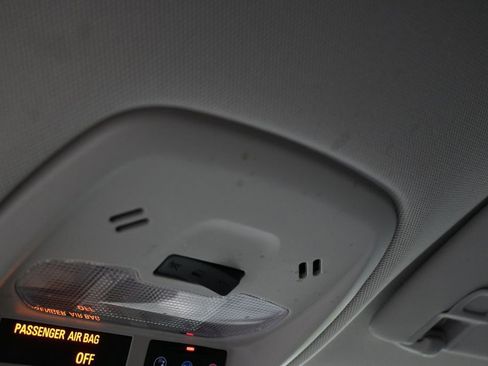 Used 2025 Chevrolet Trax LT FWD image 35