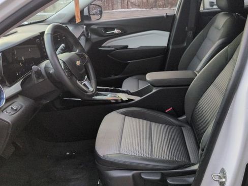 Used 2024 Chevrolet Trax LT w/ LT Convenience Package image 20