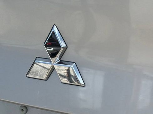 Used 2025 Mitsubishi Outlander ES FWD image 13