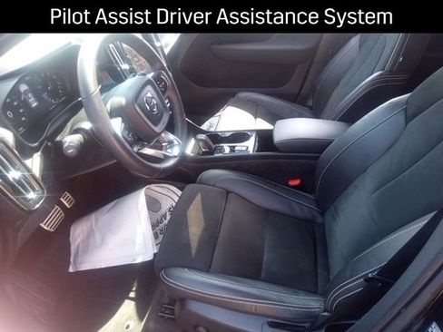 Used 2022 Volvo XC40 T5 R-Design image 21