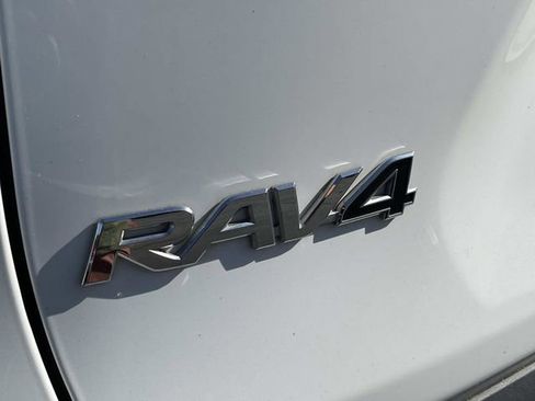Used 2022 Toyota RAV4 XLE w/ Convenience Package AWD/4WD image 11