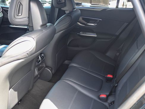 Used 2025 Mercedes-Benz GLC 300 image 16