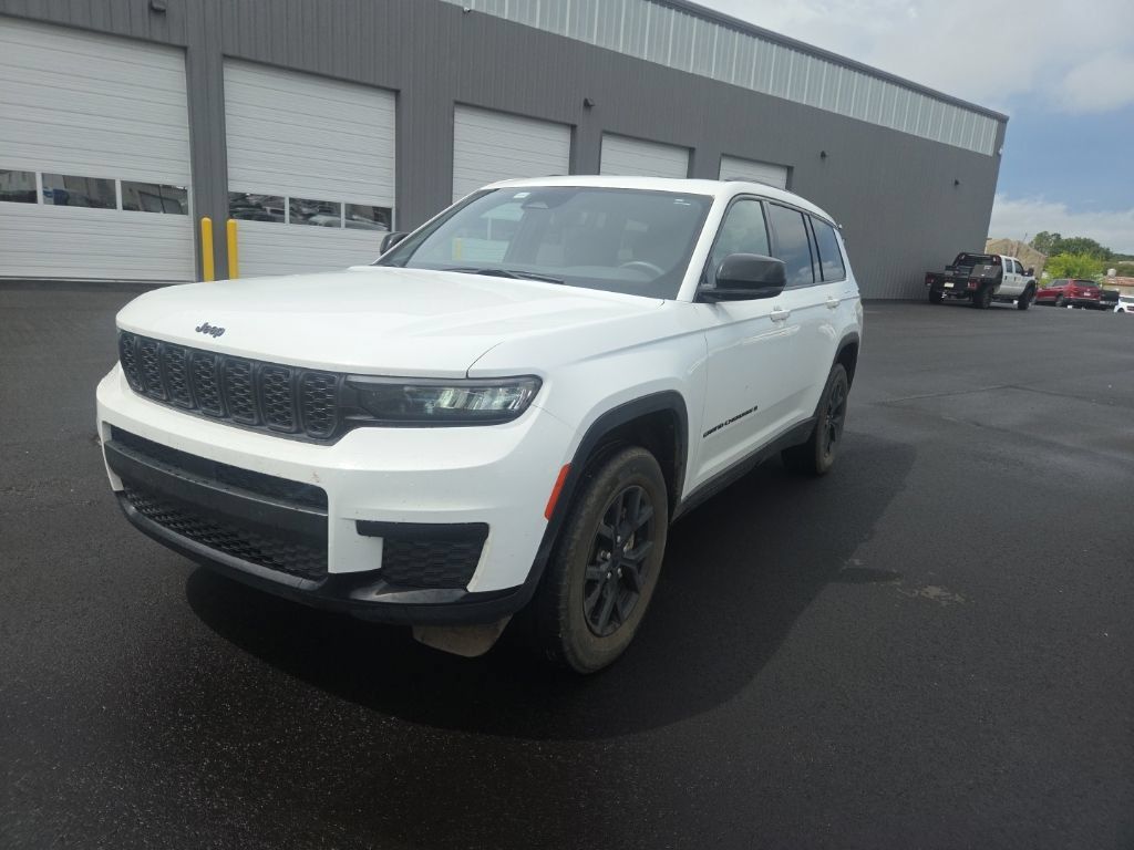 Used 2024 Jeep Grand Cherokee L Laredo RWD image 3