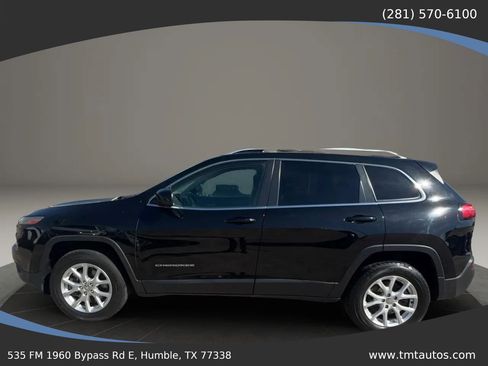 Used 2018 Jeep Cherokee Latitude Plus w/ Cold Weather Group AWD/4WD image 3