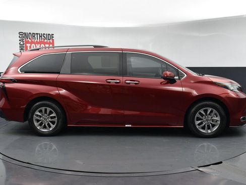Used 2022 Toyota Sienna XLE FWD image 5