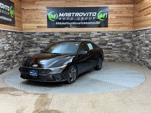 Certified 2025 Hyundai Elantra Limited image 4