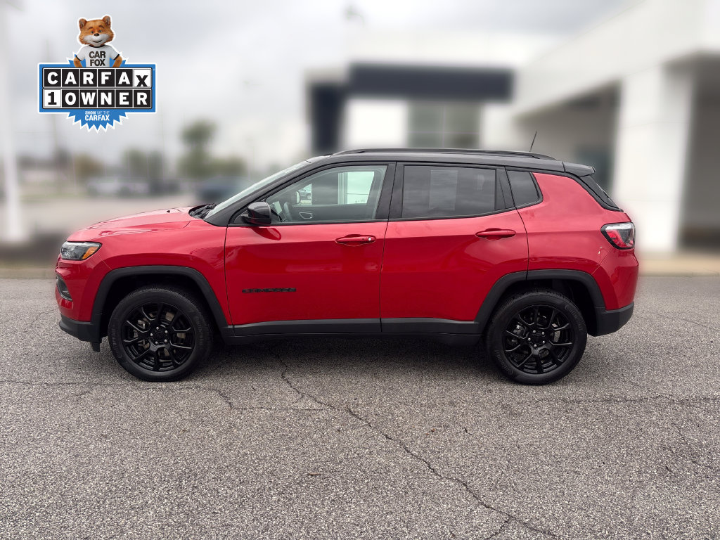 Used 2023 Jeep Compass Latitude w/ Sun and Sound Group AWD/4WD image 2