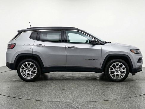 Used 2025 Jeep Compass Limited AWD/4WD image 11