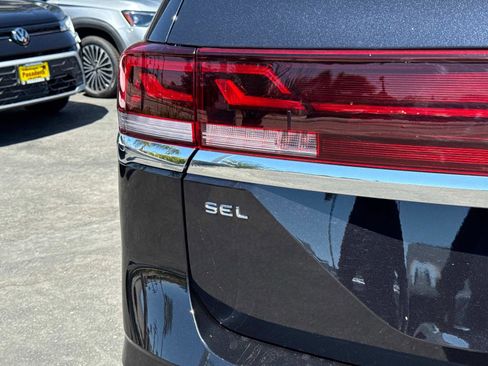 Certified 2025 Volkswagen Atlas SEL Premium R-Line image 6