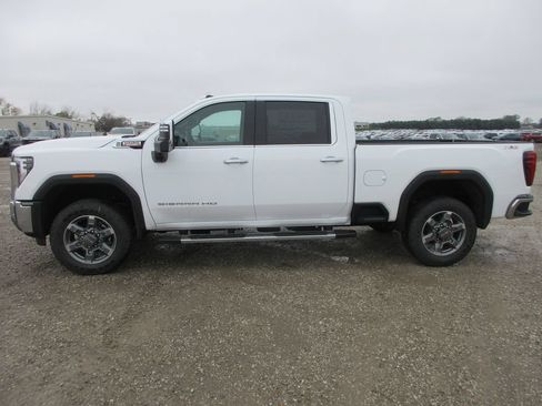 New 2026 GMC Sierra 2500 SLT w/ SLT Premium Package AWD/4WD image 10