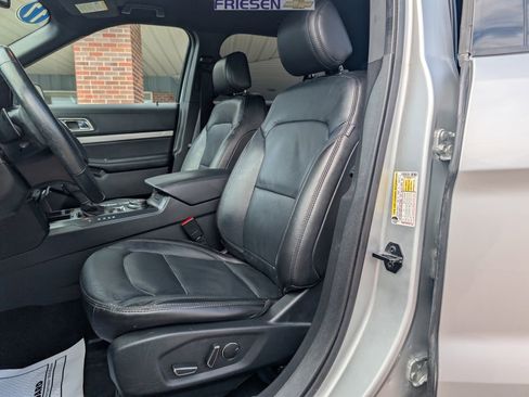 Used 2017 Ford Explorer XLT w/ Equipment Group 202A image 10