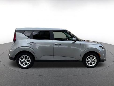 Used 2025 Kia Soul LX w/ LX Technology Package FWD image 16
