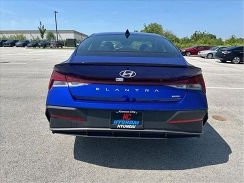 New 2025 Hyundai Elantra SEL FWD image 4