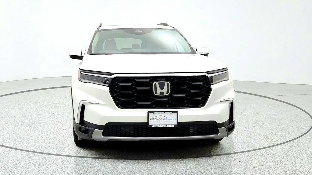 Used 2024 Honda Pilot Touring image 2