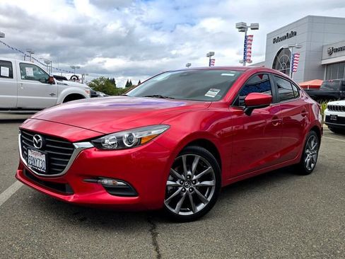 Used 2018 MAZDA MAZDA3 Touring image 3