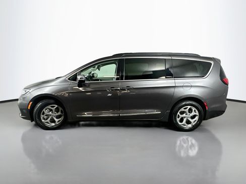 Used 2023 Chrysler Pacifica Limited FWD image 4