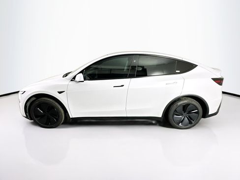Used 2026 Tesla Model Y AWD image 4