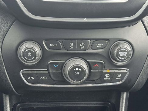 Used 2019 Jeep Cherokee Latitude Plus image 26