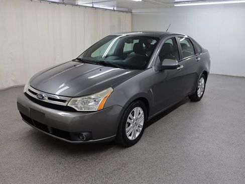 Used 2010 Ford Focus SEL FWD image 3