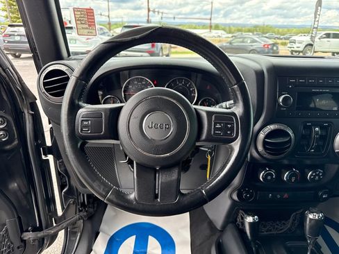 Used 2018 Jeep Wrangler Unlimited Sport S AWD/4WD image 14